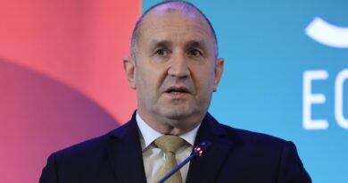 Радев заяви, че няма да спази срока за Бюджет 2027 Радев заяви, че няма да спази срока за Бюджет 2027